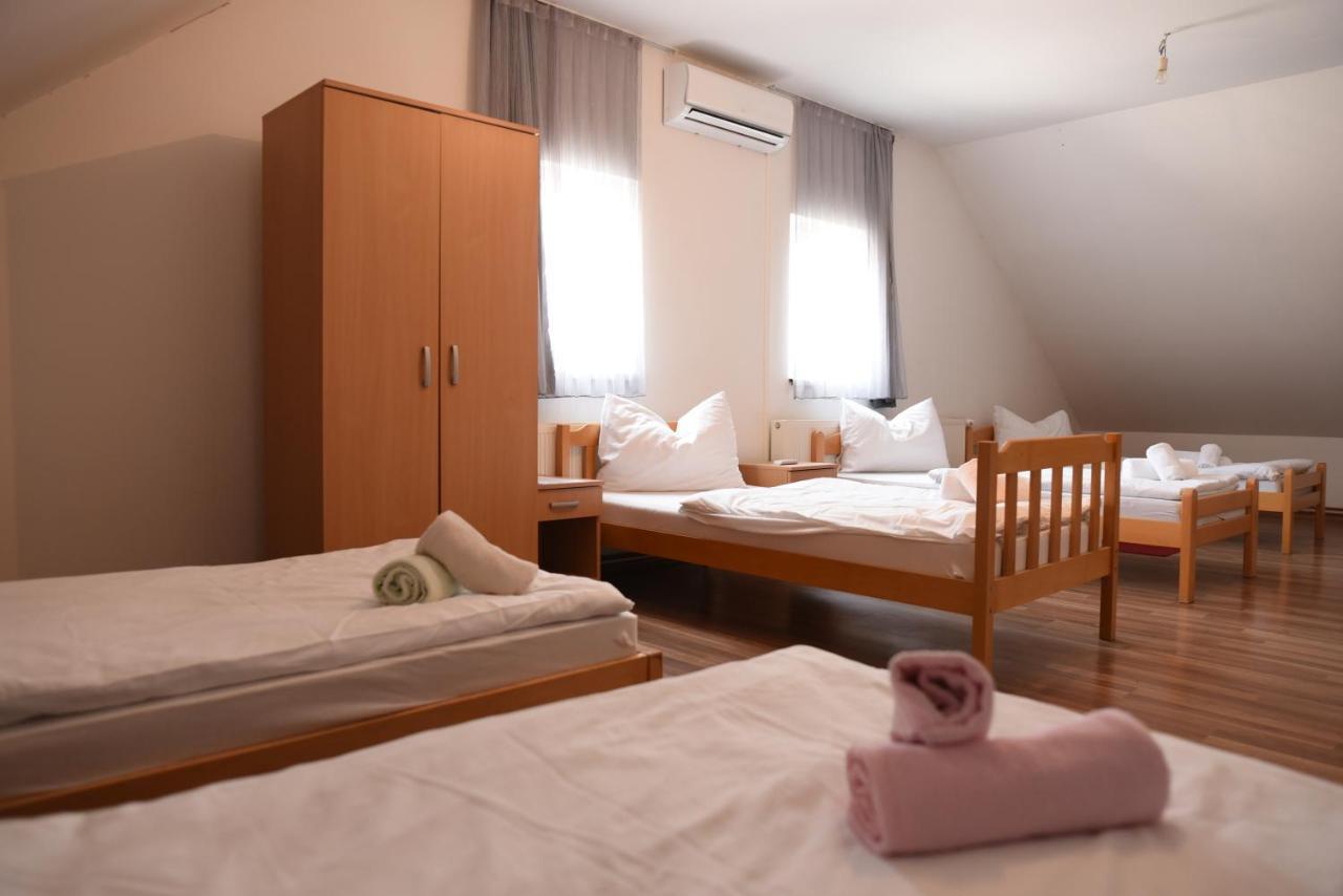 Prenociste Dzinic Hotel Zupanja Exterior photo